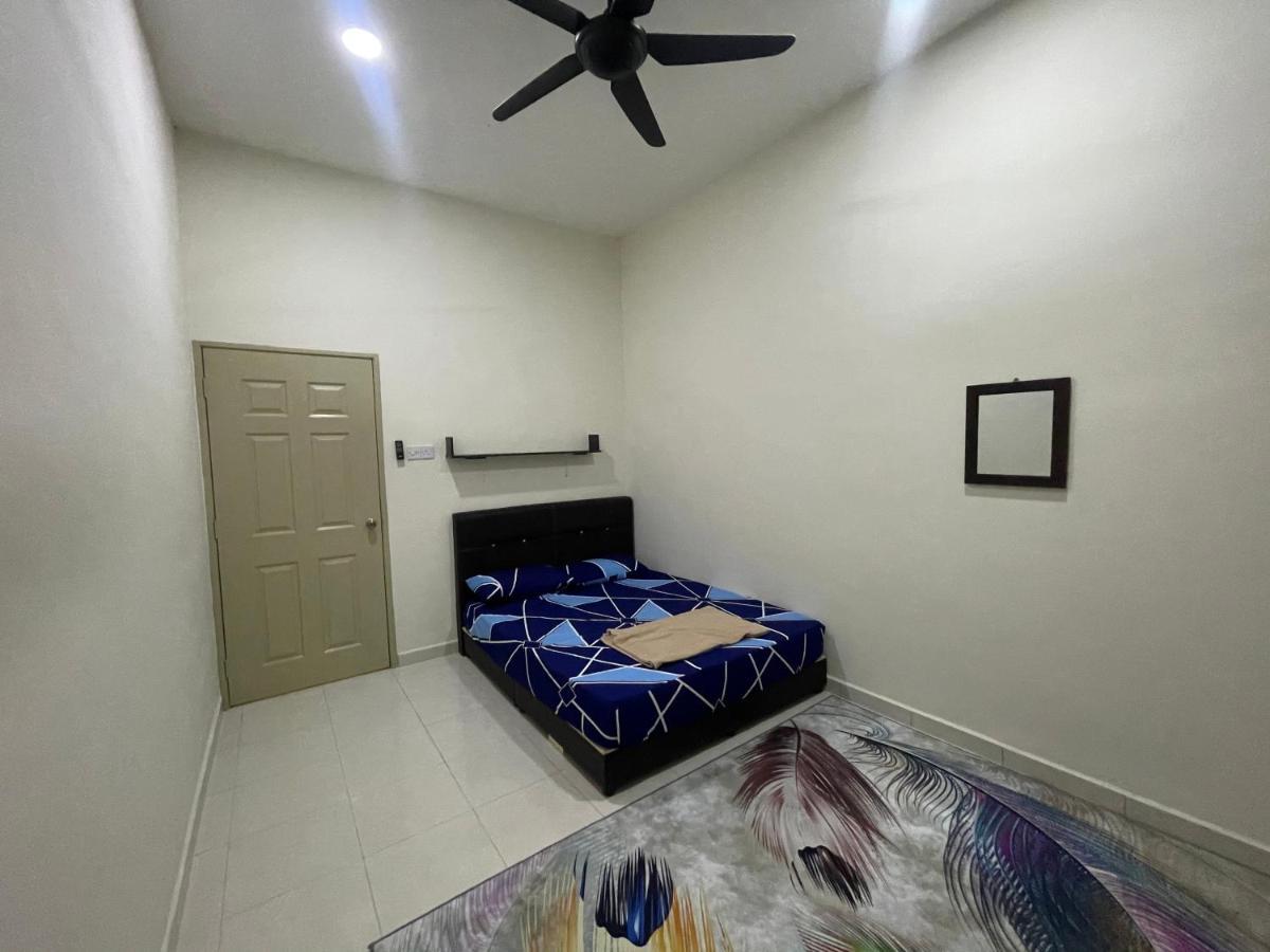 No 61 Nazirin Homestay Tmn Indah Raya 2 Manjung Lumut Exterior photo